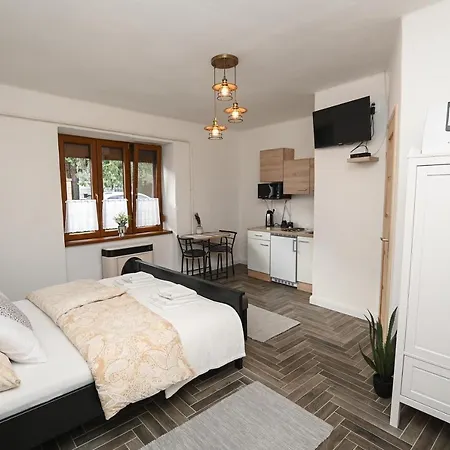 Nana's Vendeghaz Mád