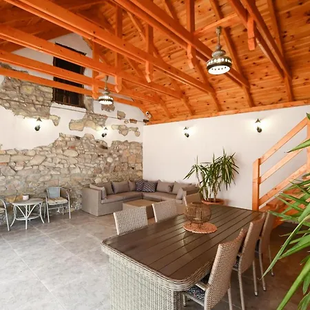 Nana's Vendeghaz 3* Mád