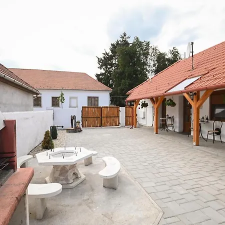 Nana's Vendeghaz Pensiune Mád